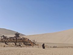 三月的鸣沙山 连风都是温柔的